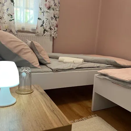 Negy Evszak Vendeghaz Apart Otel 3*