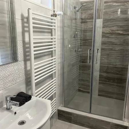 Negy Evszak Vendeghaz Apart Otel 3*