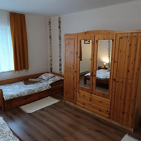 Negy Evszak Vendeghaz Apart Otel 3*