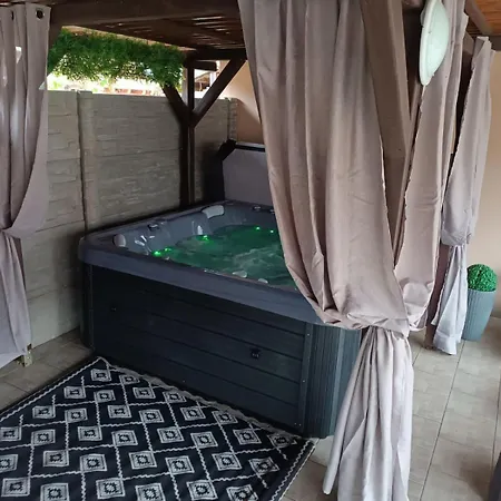 Negy Evszak Vendeghaz Apart Otel
